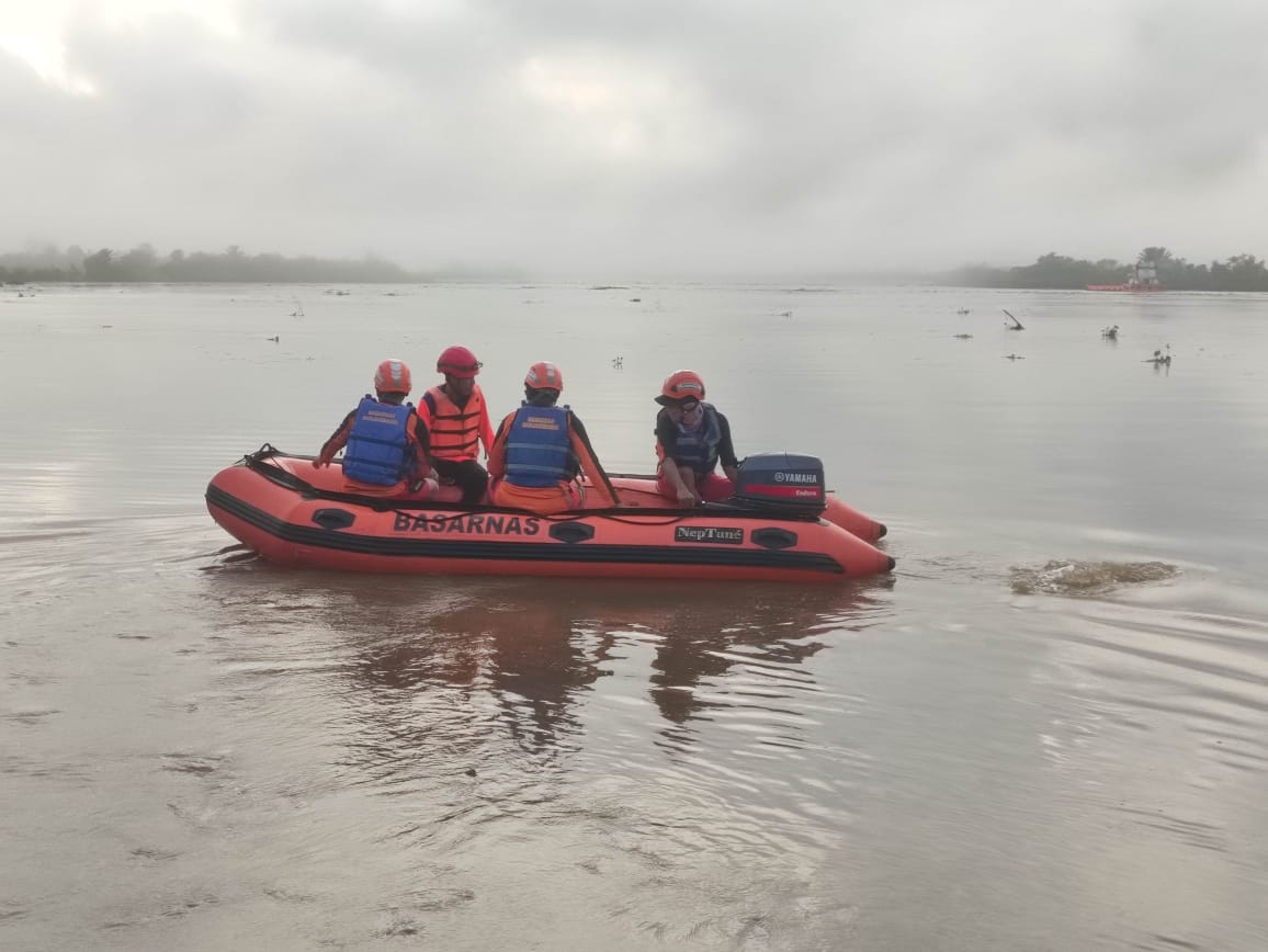 Tabrakan antara LCT INTAN PUSAKA JAYA 23 dengan kelotok di sungai barito Marabahan, kabupaten barito kuala Prov KALSEL.